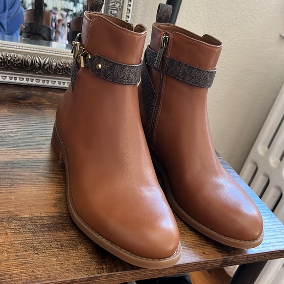 Michael Kors Flat Ankle Boots - Picture 13 of 13